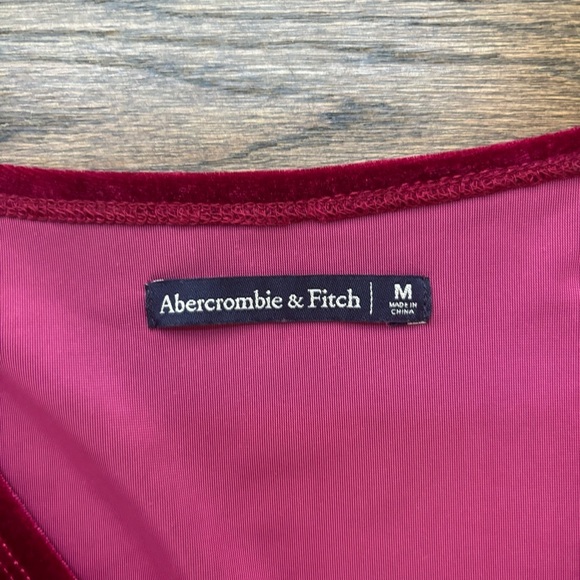 Abercrombie & Fitch Velvet Twist Crop Top Long Sleeve • size Medium - Picture 4 of 5